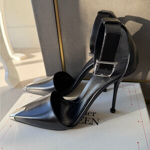 Alexander McQueen Pointed Toe Buckle Strap Pumps Black Silver Size 40 New